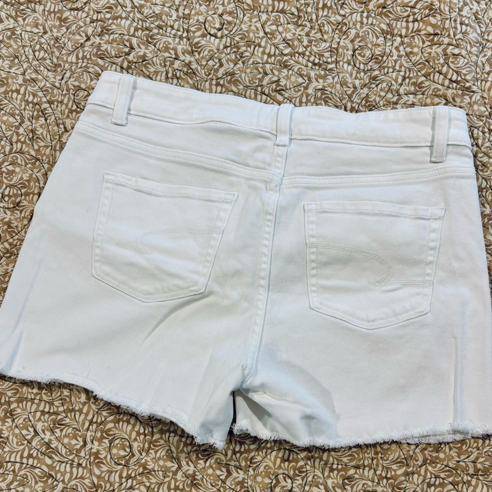 Time and Tru High-Rise 5 Button-Fly Jean Shorts in White, Pink, Camo-Bundle of 4 - Picture 6 of 12